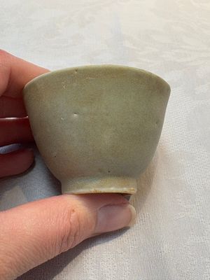 Thirteen Chinese blue and white 'Hatcher Cargo' cups and three celadon-glazed cups, Transitional period — 照片 17