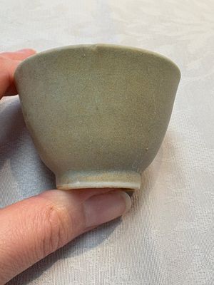 Thirteen Chinese blue and white 'Hatcher Cargo' cups and three celadon-glazed cups, Transitional period — 照片 18