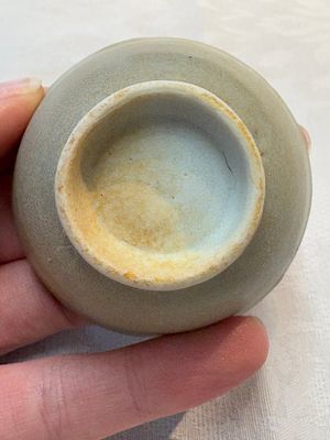 Thirteen Chinese blue and white 'Hatcher Cargo' cups and three celadon-glazed cups, Transitional period — 照片 21