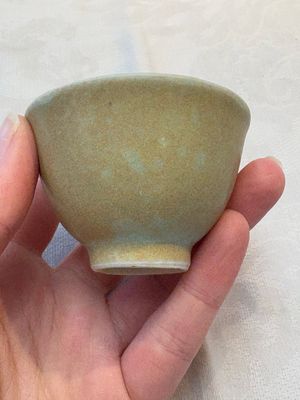 Thirteen Chinese blue and white 'Hatcher Cargo' cups and three celadon-glazed cups, Transitional period — 照片 27