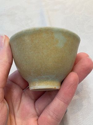 Thirteen Chinese blue and white 'Hatcher Cargo' cups and three celadon-glazed cups, Transitional period — 照片 28