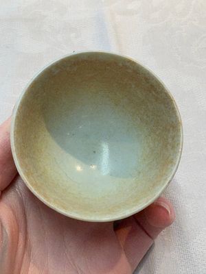 Thirteen Chinese blue and white 'Hatcher Cargo' cups and three celadon-glazed cups, Transitional period — 照片 31