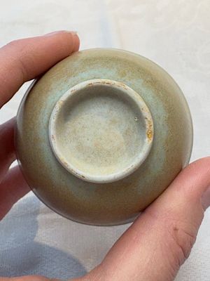 Thirteen Chinese blue and white 'Hatcher Cargo' cups and three celadon-glazed cups, Transitional period — 照片 32