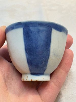Thirteen Chinese blue and white 'Hatcher Cargo' cups and three celadon-glazed cups, Transitional period — 照片 34
