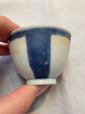 Thirteen Chinese blue and white 'Hatcher Cargo' cups and three celadon-glazed cups, Transitional period — 照片 40