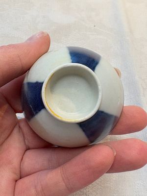 Thirteen Chinese blue and white 'Hatcher Cargo' cups and three celadon-glazed cups, Transitional period — 照片 48