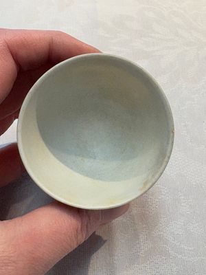 Thirteen Chinese blue and white 'Hatcher Cargo' cups and three celadon-glazed cups, Transitional period — 照片 5
