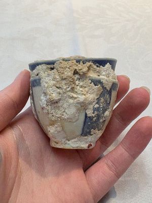 Thirteen Chinese blue and white 'Hatcher Cargo' cups and three celadon-glazed cups, Transitional period — 照片 52