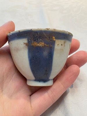 Thirteen Chinese blue and white 'Hatcher Cargo' cups and three celadon-glazed cups, Transitional period — 照片 55
