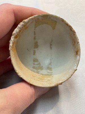 Thirteen Chinese blue and white 'Hatcher Cargo' cups and three celadon-glazed cups, Transitional period — 照片 58