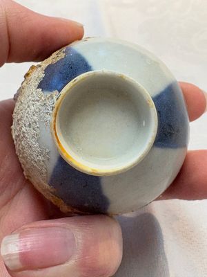 Thirteen Chinese blue and white 'Hatcher Cargo' cups and three celadon-glazed cups, Transitional period — 照片 59