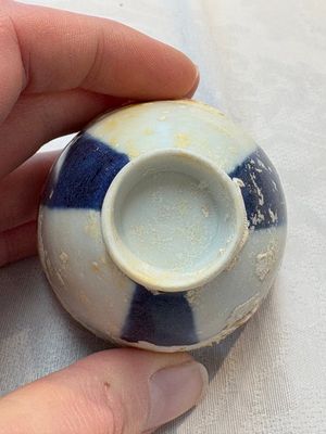 Thirteen Chinese blue and white 'Hatcher Cargo' cups and three celadon-glazed cups, Transitional period — 照片 64