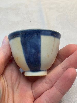 Thirteen Chinese blue and white 'Hatcher Cargo' cups and three celadon-glazed cups, Transitional period — 照片 72