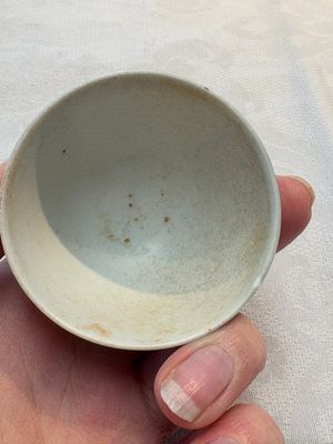 Thirteen Chinese blue and white 'Hatcher Cargo' cups and three celadon-glazed cups, Transitional period — 照片 78