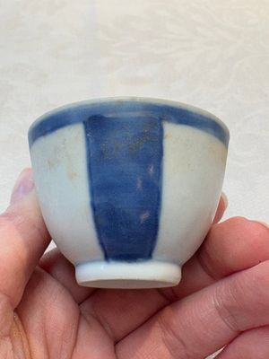 Thirteen Chinese blue and white 'Hatcher Cargo' cups and three celadon-glazed cups, Transitional period — 照片 9