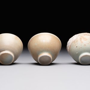 Thirteen Chinese blue and white 'Hatcher Cargo' cups and three celadon-glazed cups, Transitional period — 照片 6