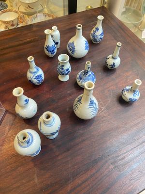 Thirteen Chinese blue and white miniature vases with floral design, Kangxi — 照片 2