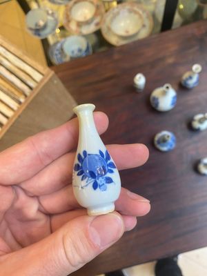 Thirteen Chinese blue and white miniature vases with floral design, Kangxi — 照片 9