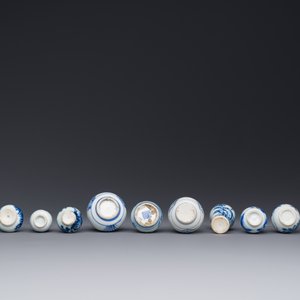 Thirteen Chinese blue and white miniature vases with floral design, Kangxi — 照片 4