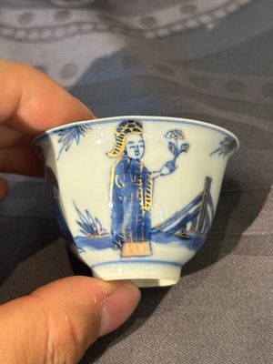 Thirteen Chinese blue and white saucers and twelve cups with figural design, Kangxi/Yongzheng — 照片 39