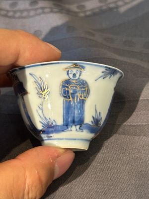 Thirteen Chinese blue and white saucers and twelve cups with figural design, Kangxi/Yongzheng — 照片 40