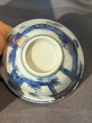 Thirteen Chinese blue and white saucers and twelve cups with figural design, Kangxi/Yongzheng — 照片 43