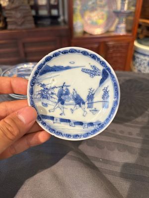 Thirteen Chinese blue and white saucers and twelve cups with figural design, Kangxi/Yongzheng — 照片 46