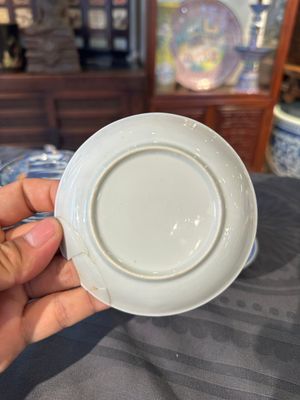 Thirteen Chinese blue and white saucers and twelve cups with figural design, Kangxi/Yongzheng — 照片 51