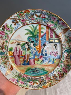 Thirteen Chinese Canton famille rose plates with narrative design, 19th C. — photo 28