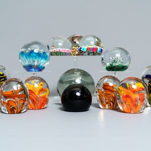Thirteen glass paperweights, France, 18/20th C. — 照片 1