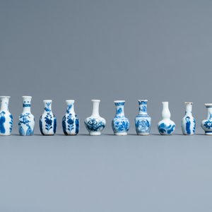 Thirty-eight Chinese blue and white, famille rose and monochrome miniature vases, Kangxi/Qianlong — photo 15