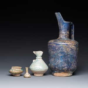 Three blue- and turquoise-glazed Islamic pottery wares and a glass bottle, Kashan and Raqqa, 12th C. and later — 照片 1