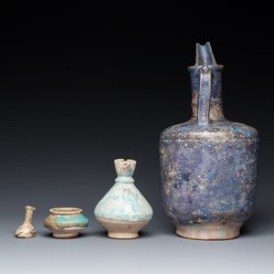 Three blue- and turquoise-glazed Islamic pottery wares and a glass bottle, Kashan and Raqqa, 12th C. and later — 照片 3