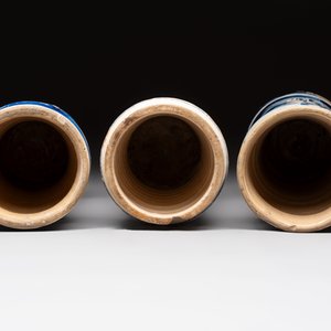 Three blue and white albarelli, Spain, 18th C. — photo 5