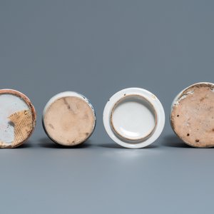 Three blue and white and polychrome French faience albarello-type drug jars, 2nd half 18th C. — 照片 6