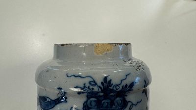 Three blue and white Dutch Delft albarelli, 18th C. — photo 1