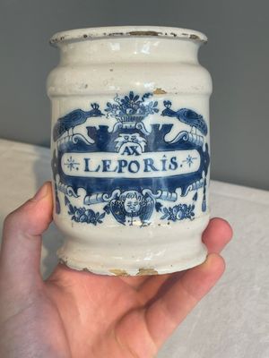 Three blue and white Dutch Delft albarelli, 18th C. — photo 19