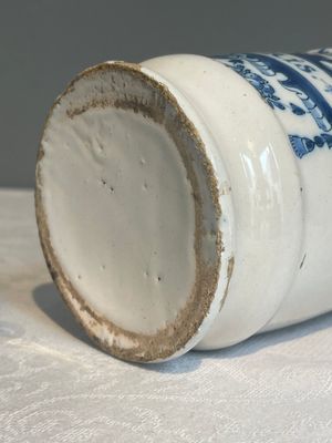 Three blue and white Dutch Delft albarelli, 18th C. — photo 26