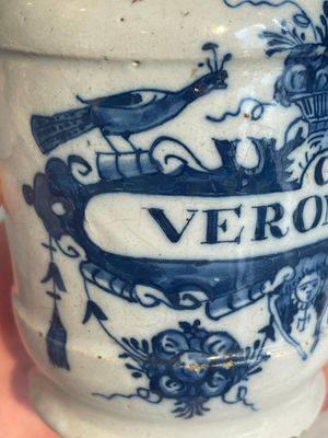 Three blue and white Dutch Delft albarelli, 18th C. — photo 28