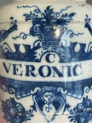 Three blue and white Dutch Delft albarelli, 18th C. — photo 29