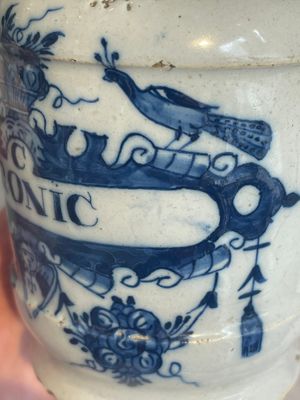 Three blue and white Dutch Delft albarelli, 18th C. — photo 30