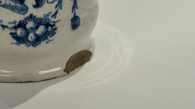 Three blue and white Dutch Delft albarelli, 18th C. — photo 6