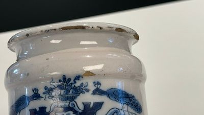Three blue and white Dutch Delft albarelli, 18th C. — photo 7