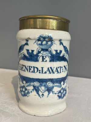 Three blue and white Dutch Delft albarelli, 18th C. — photo 10