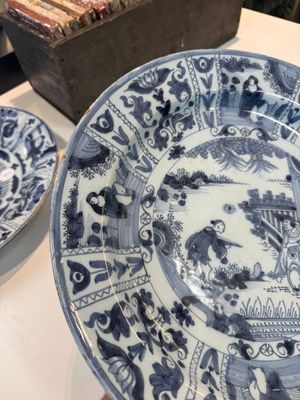 Three blue and white Dutch Delft chinoiserie dishes, late 17th C. — photo 15