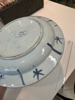 Three blue and white Dutch Delft chinoiserie dishes, late 17th C. — photo 22
