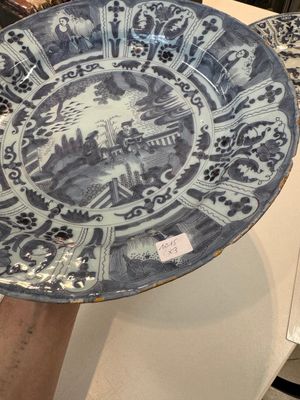 Three blue and white Dutch Delft chinoiserie dishes, late 17th C. — photo 28