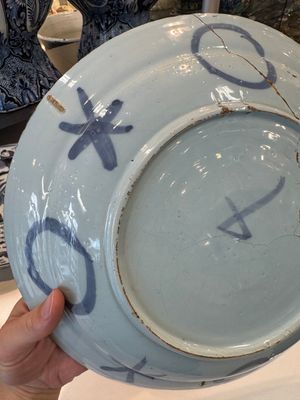 Three blue and white Dutch Delft chinoiserie dishes, late 17th C. — photo 31