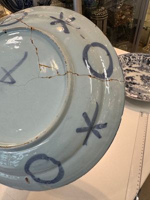 Three blue and white Dutch Delft chinoiserie dishes, late 17th C. — photo 33