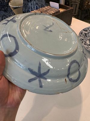 Three blue and white Dutch Delft chinoiserie dishes, late 17th C. — photo 34